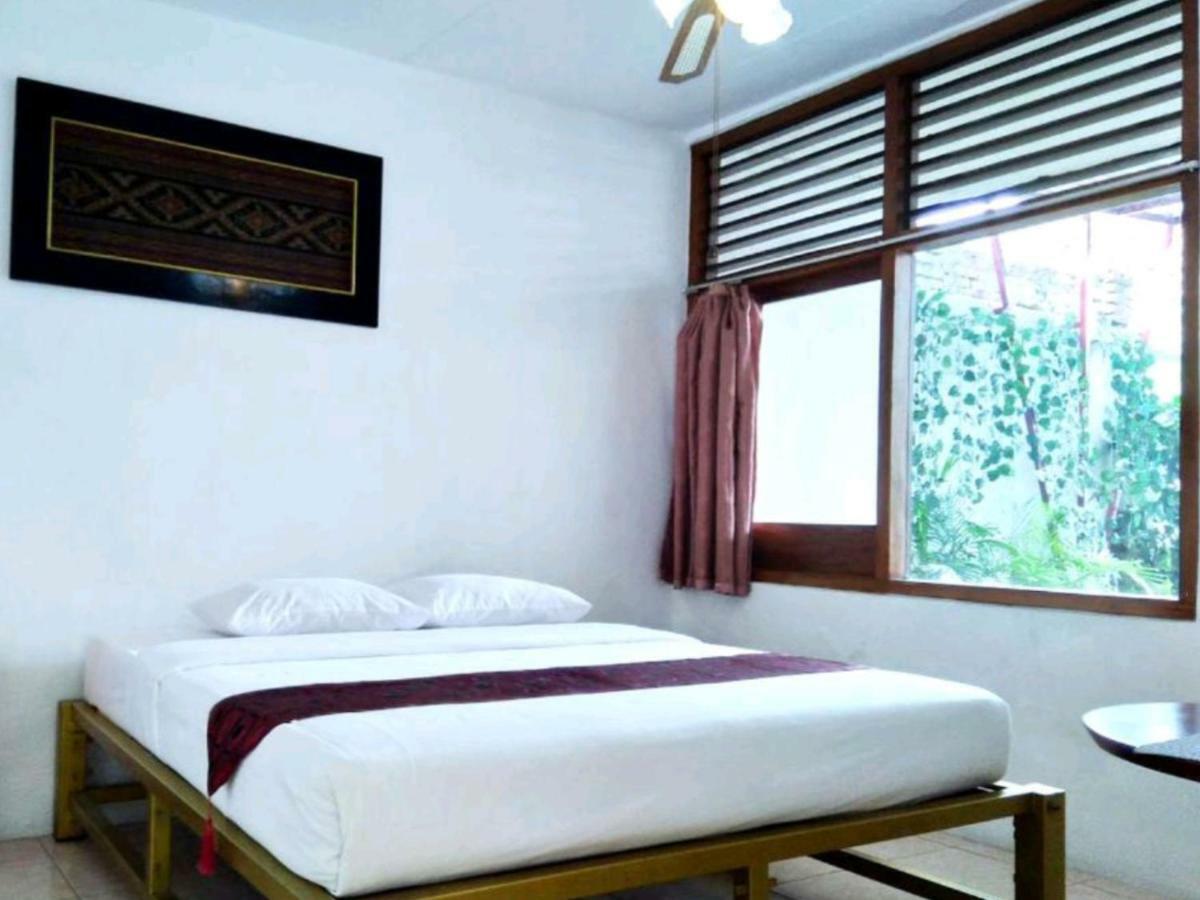Isro Guesthouse Syariah Kepanjen Екстер'єр фото